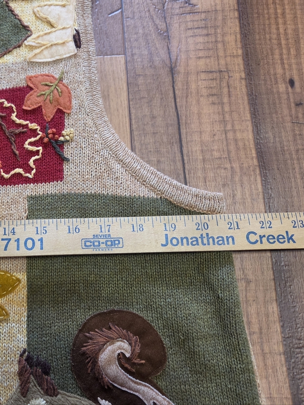 Tiara Vgt.Patchwork Autumn Sweater Vest with Squirrel Motif. Zip Front Sz XL - Picture 3 of 5